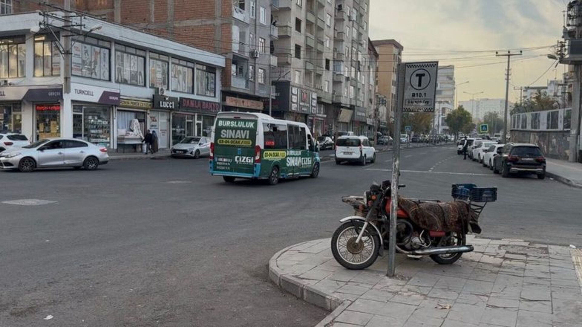 Diyarbakır'da Taksi Şoförü Recep Özgür Silahlı Saldırıda Hayatını Kaybetti