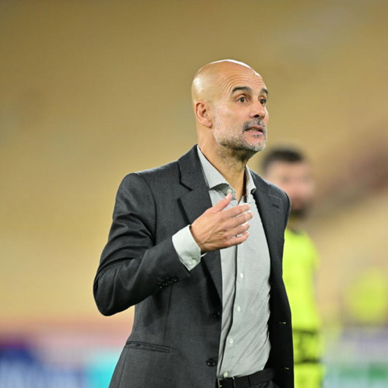 Guardiola, tepki gösterdiği kameramandan özür diledi!