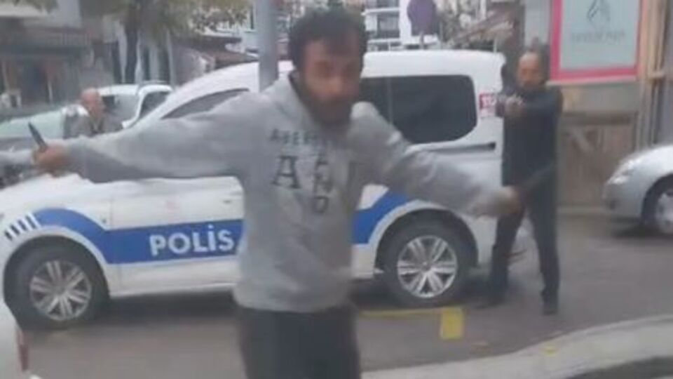 Polise bıçakla direnince etkisiz hale getirildi