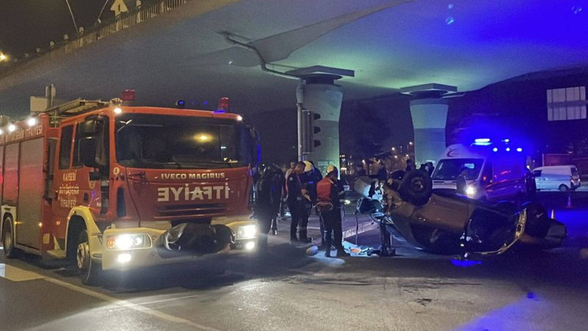 Kayseri'de Polis Takibinde Araç Devrildi: 2 Yaralı