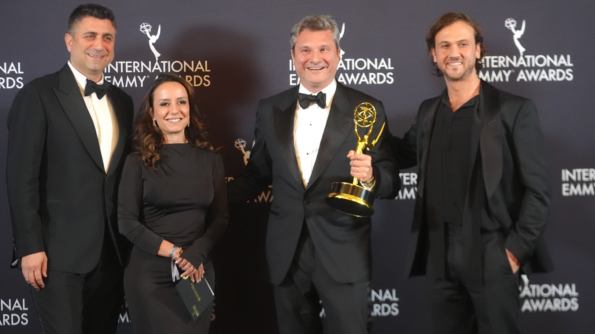 Deha Dizisi Emmy'de En İyi Pembe Dizi Ödülünü Kazandı
