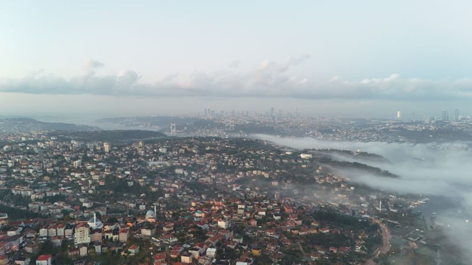 İstanbul Boğazı sisle kapandı | Son dakika haberleri