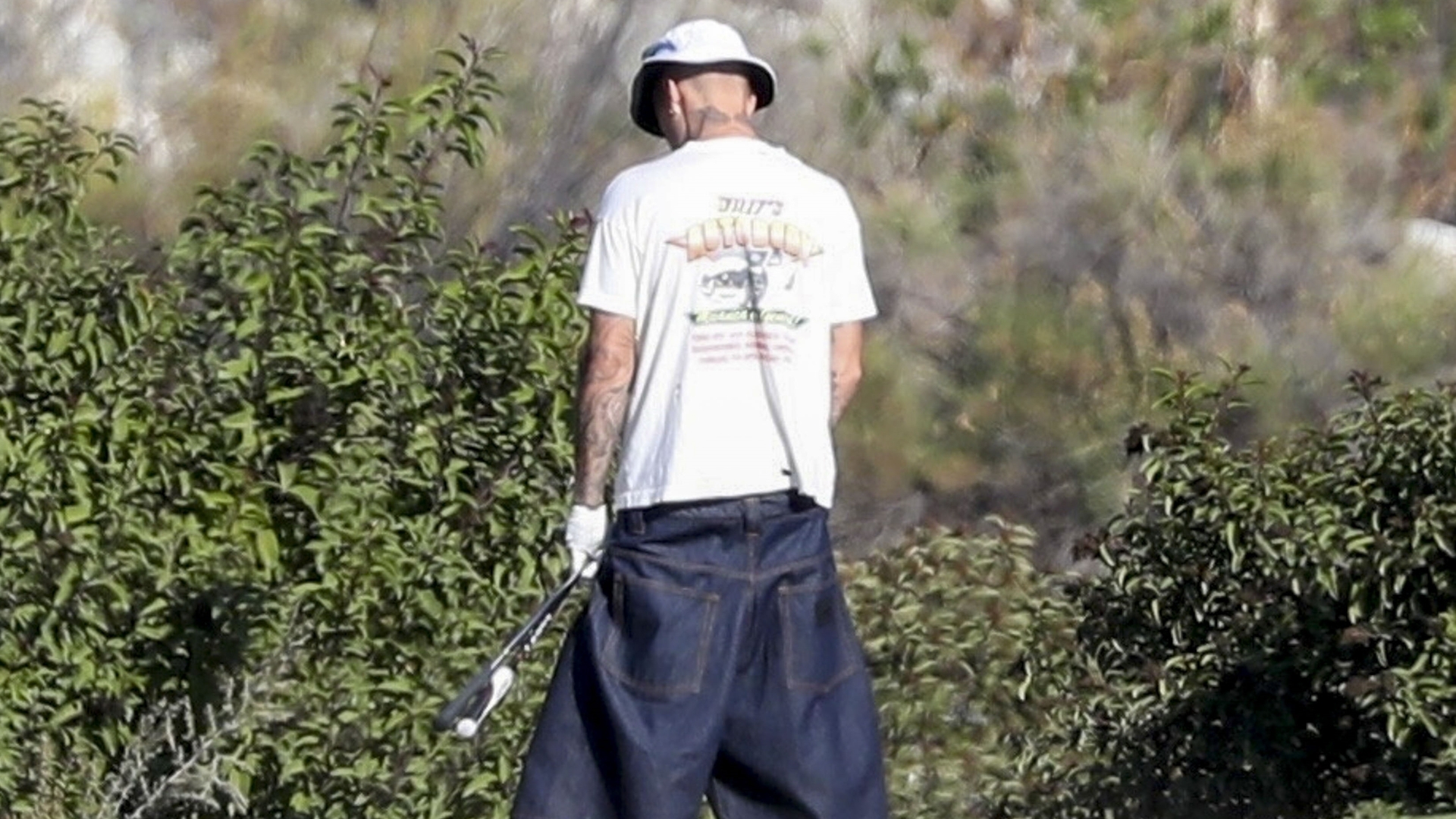 Justin Bieber, açık alanda tuvaletini yaparken yakalandı