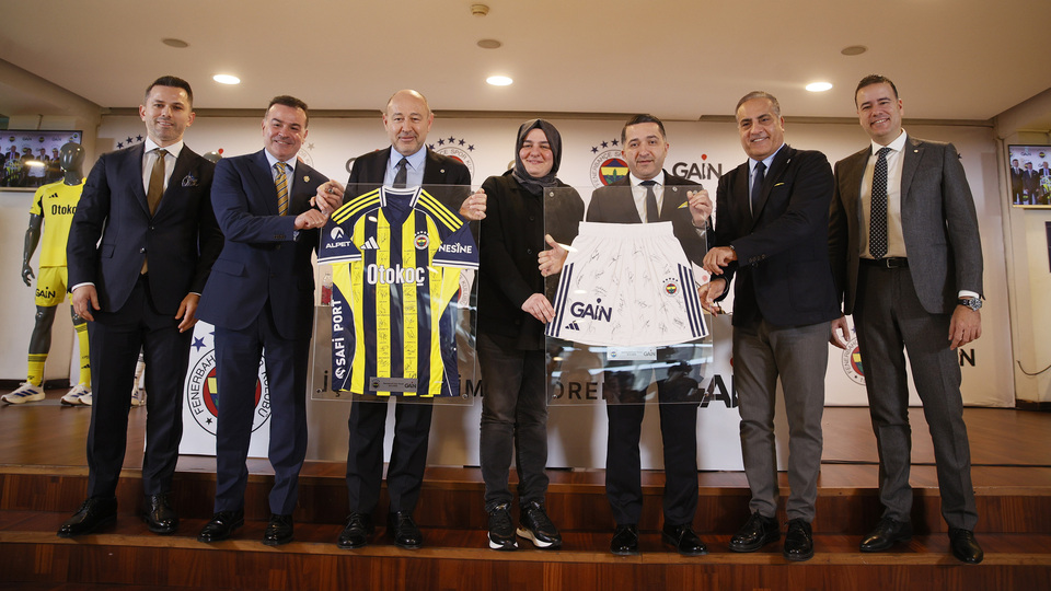 Fenerbahçe'de yeni sponsorluk anlaşması imzalandı