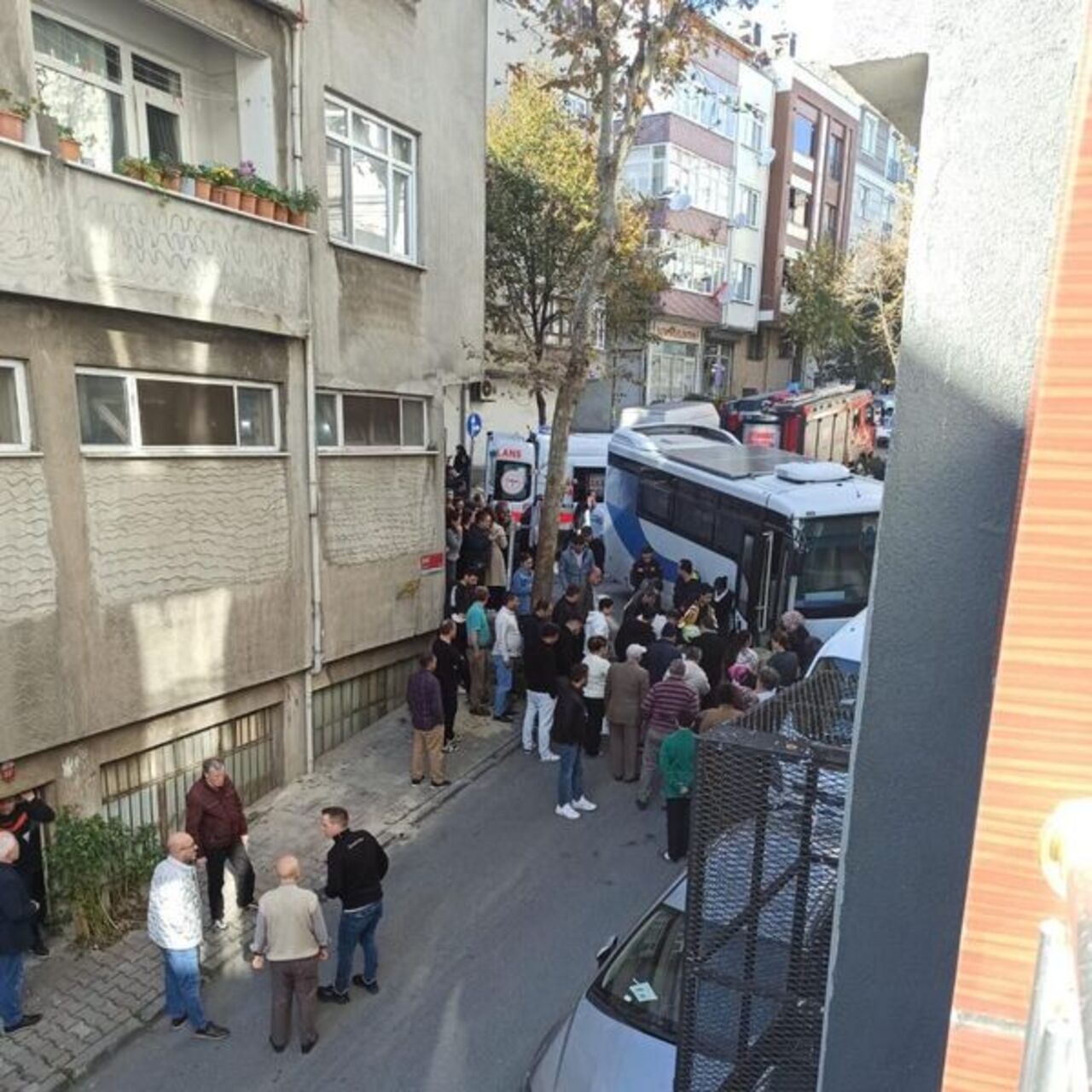 Eşinin aracı, canından etti