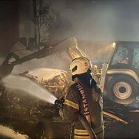 Kağıt ve plastik hurda deposunda yangın çıktı