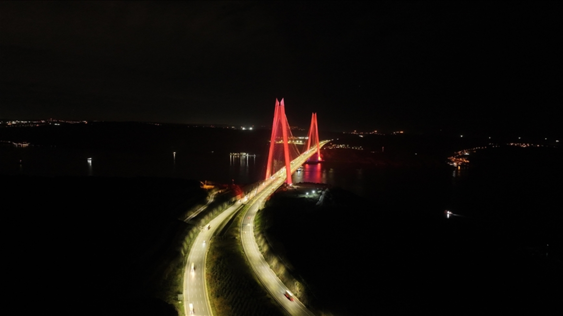 Yavuz Sultan Selim Köprüsü radyasyon onkologları için turuncu renkle aydınlatıldı | Sağlık Haberleri