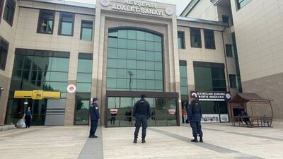 Tüfekle adliye çevresinde bekledi