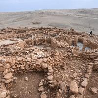 Ağzı dikili 'ölüm yüzü' heykeli heyecanlandırdı