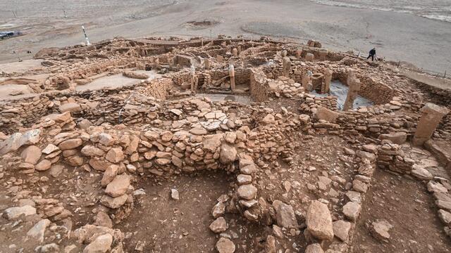 Ağzı dikili 'ölüm yüzü' heykeli heyecanlandırdı