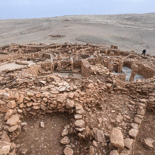Ağzı dikili 'ölüm yüzü' heykeli heyecanlandırdı