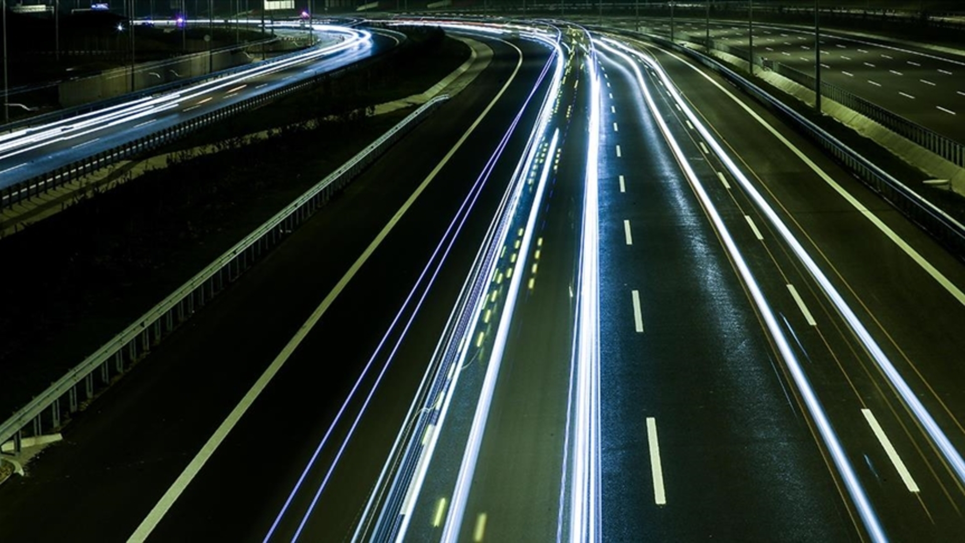 Abu Dhabi - Dubai Arası Mesafe ve Seyahat Rehberi: 140 km'lik Yol