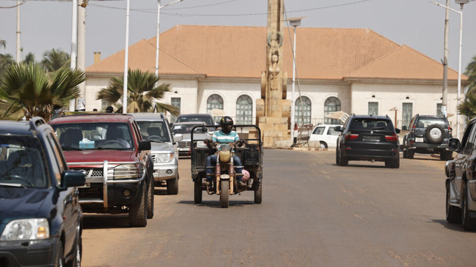 Gine Bissau'da bir grup asker yönetimi ele geçirdi