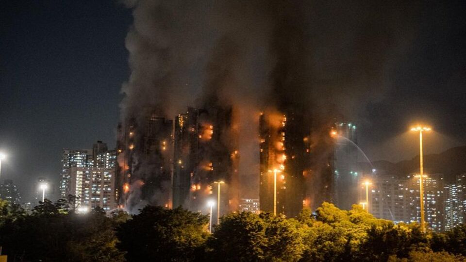Hong Kong'da bir sitede çıkan yangında 44 kişi öldü, 279 kişiden haber alınamıyor