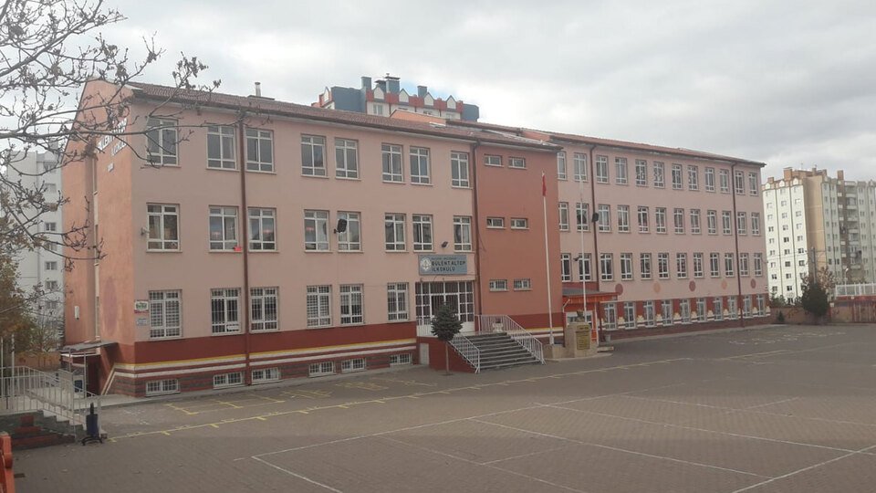 Daha 2'nci sınıftı... Tenefüste yere yığıldı!