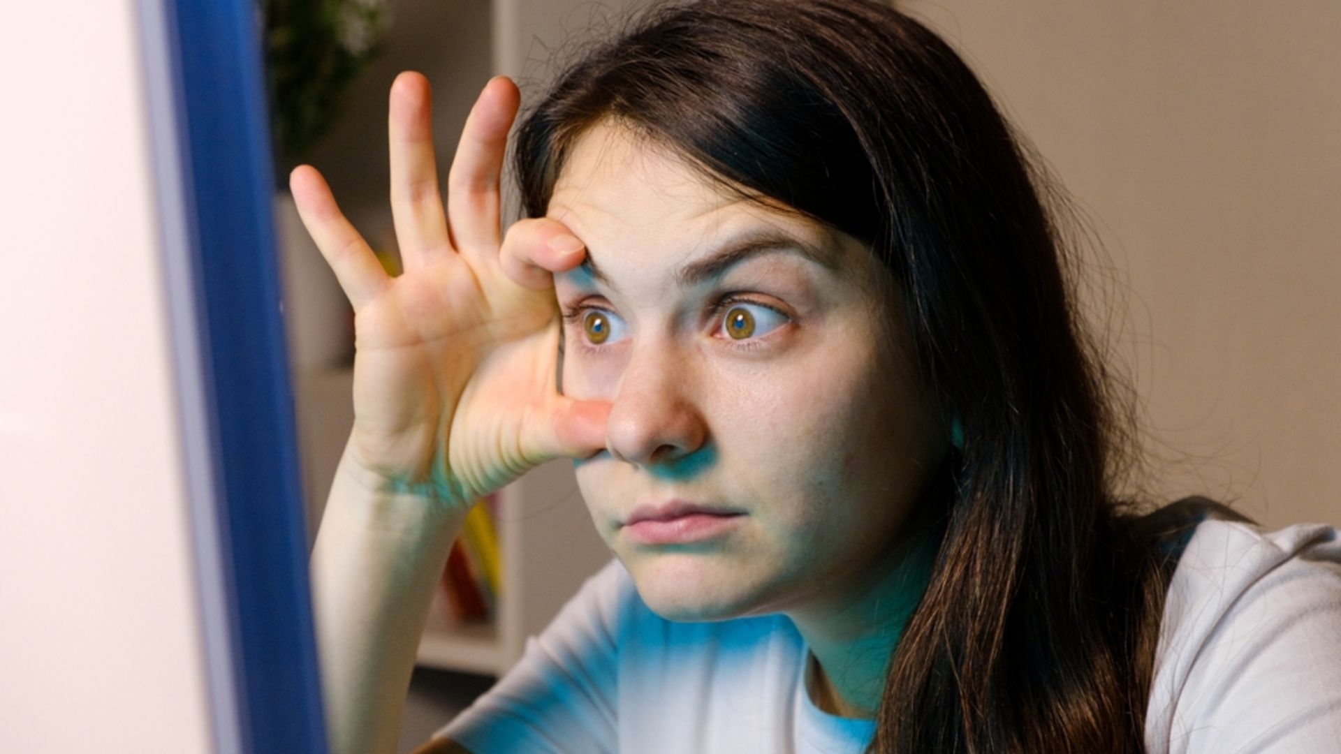 Yakın mesafeden okuma sonrası baş ağrısına dikkat! | Sağlık Haberleri