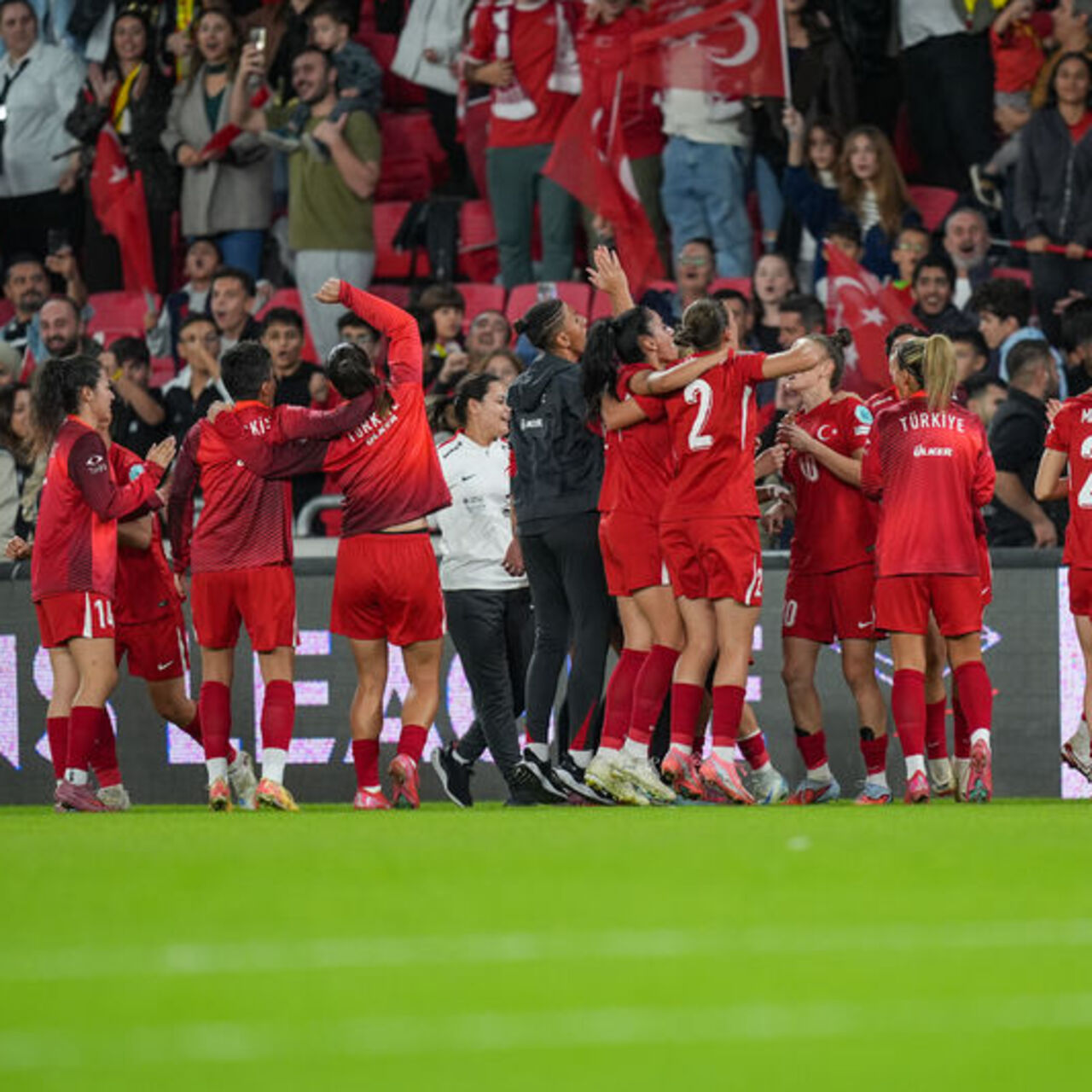 A Milli Kadınlar, Arnavutluk karşısında!