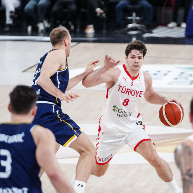 12 Dev Adam'dan farklı başlangıç!