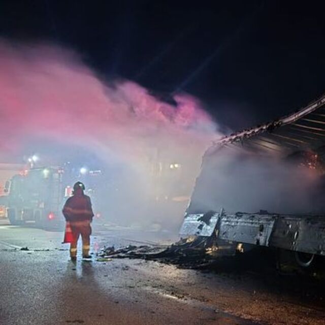 Seyir halindeki TIR'da yangın çıktı