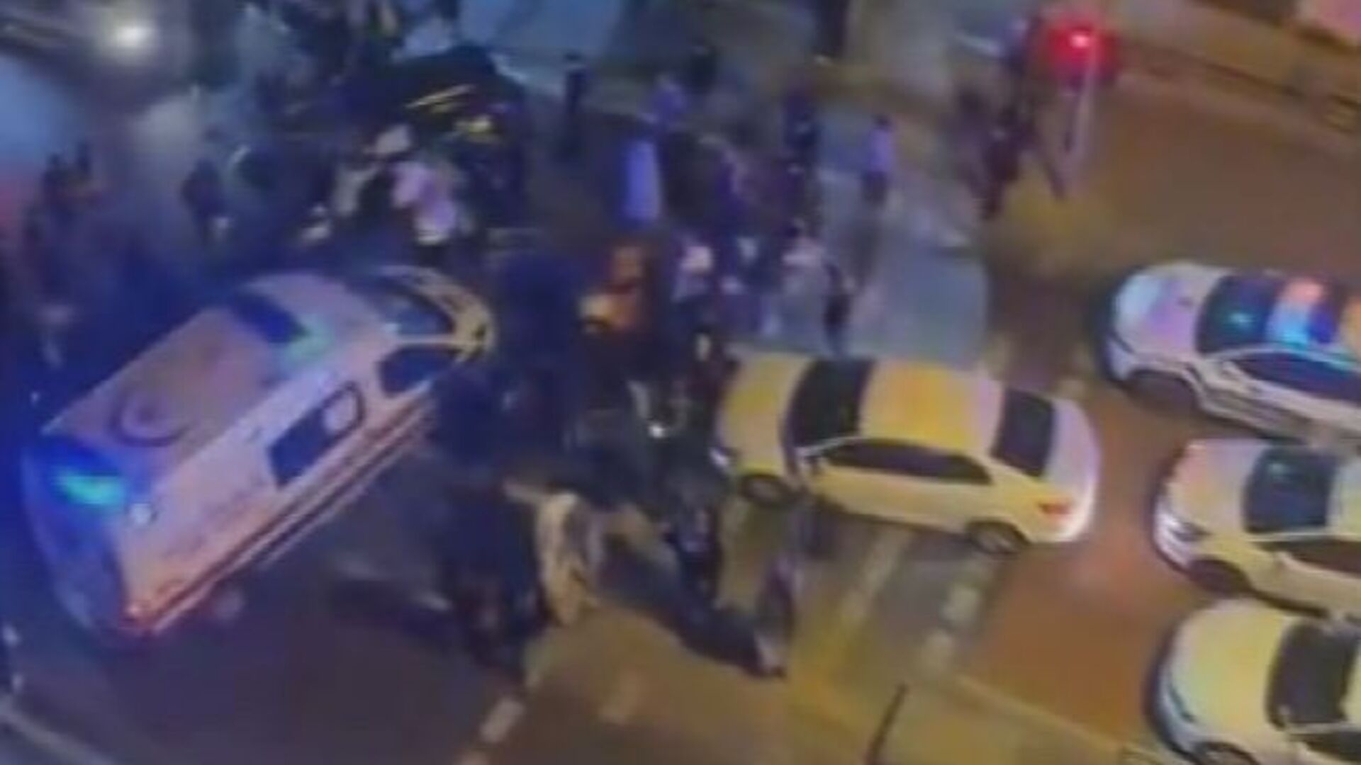 Bayrampaşa'da yolcu otobüsü ile otomobil çarpıştı: 3 yaralı | Son dakika haberleri