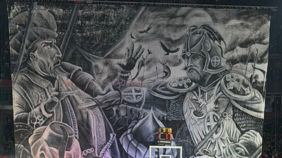 Partizan maçındaki skandal pankarta ödül gibi ceza!