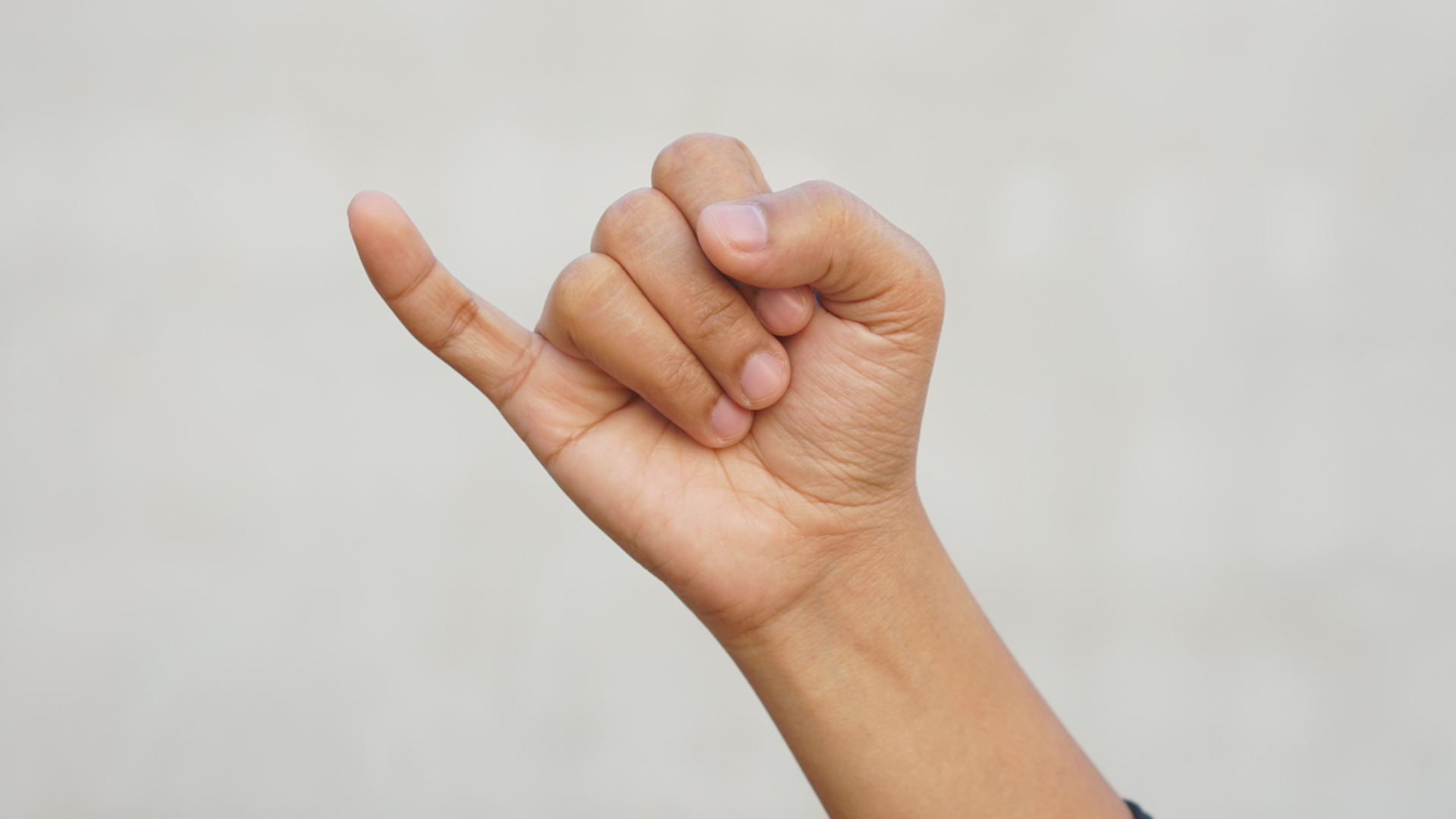 Serçe parmağınızın şeklinde bir yamulma var mı? Bilim bunu "Smartphone pinky" olarak adlandırıyor: Sebebi de telefonunuz!