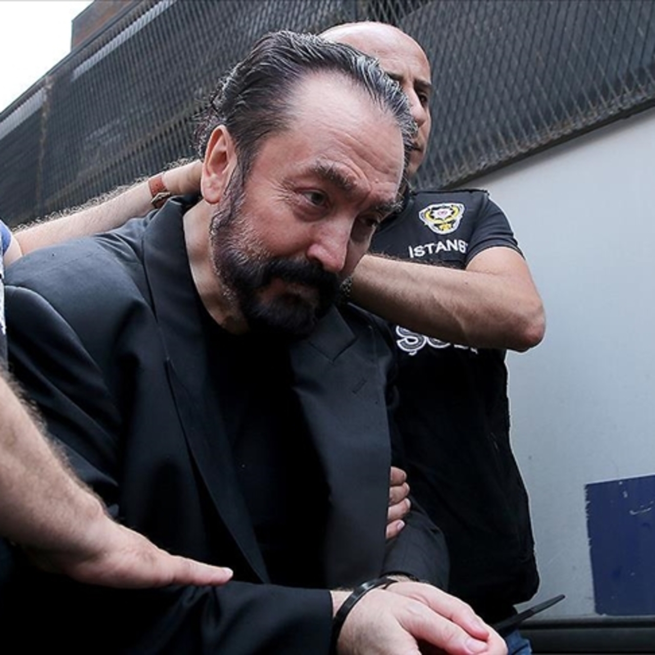  Adnan Oktar'ı öven paylaşımlara soruşturma