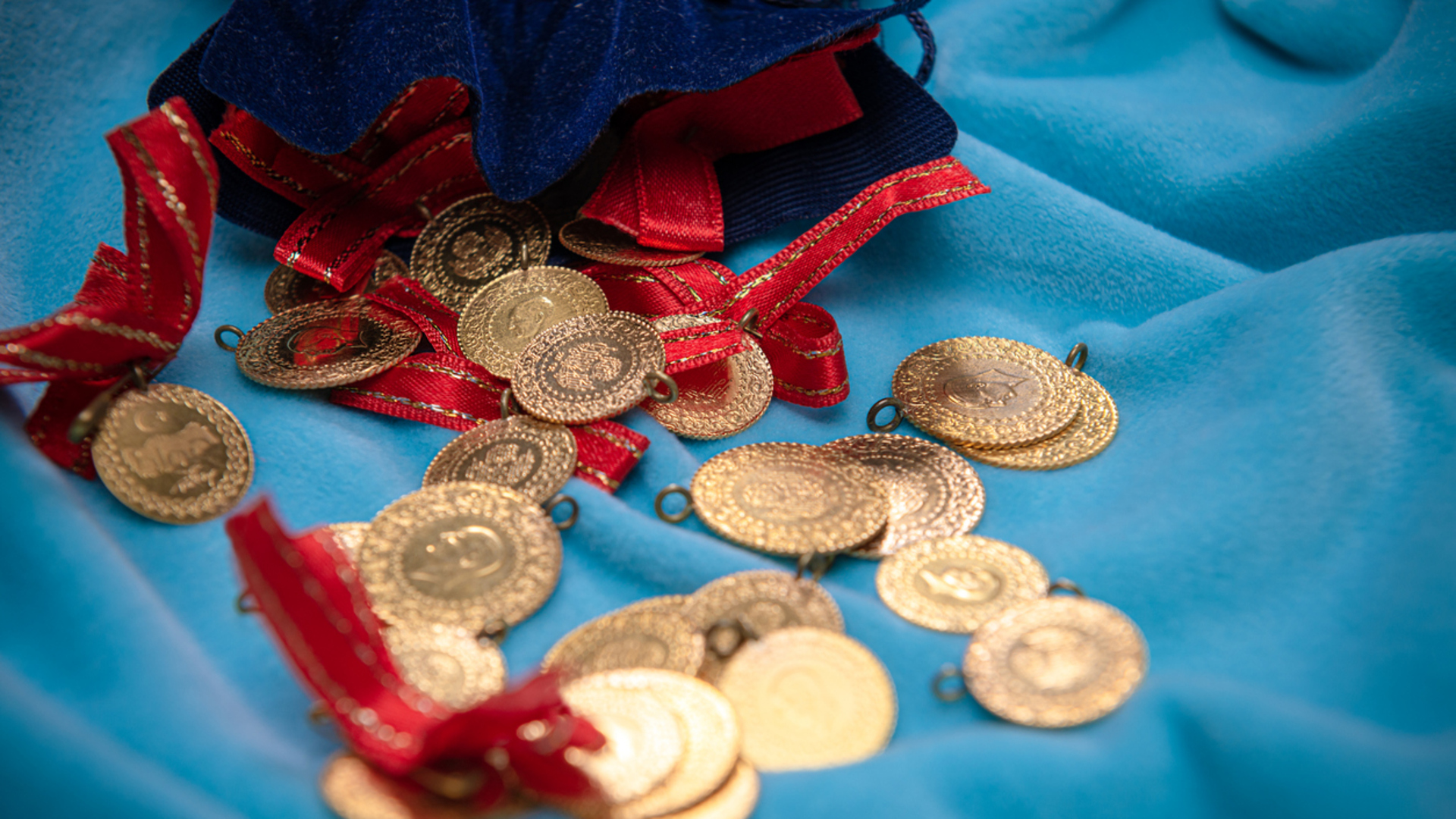 CANLI ALTIN FİYATLARI 29 KASIM 2025: Altın yükselişte! Bugün 22 ayar bilezik, Cumhuriyet altını, tam, yarım, çeyrek altın ve gram altın ne kadar?