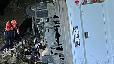 İşçileri taşıyan otobüs devrildi: 17 yaralı
