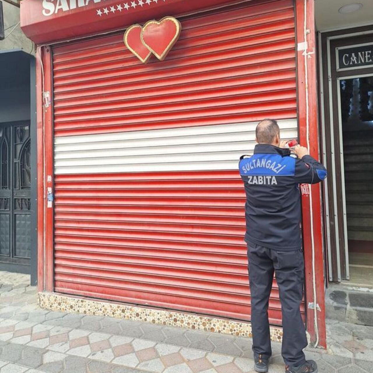 Düğün salonunda gizli kamera skandalı!