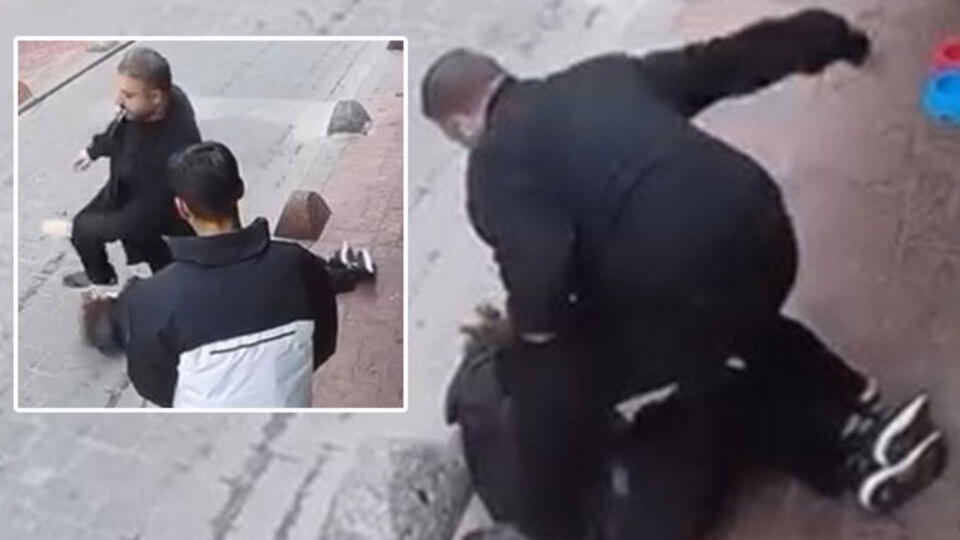 Küfürleşme kavgasında kan donduran şiddet! Defalarca yumruklayıp tekmeledi!