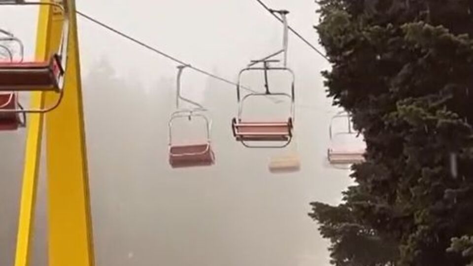 Uludağ'a lapa lapa kar yağdı