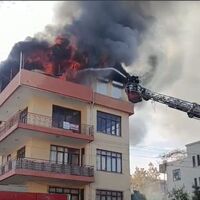 Anne ve 3 çocuğu içerideydi... Alevler yükseldi nefesler tutuldu!