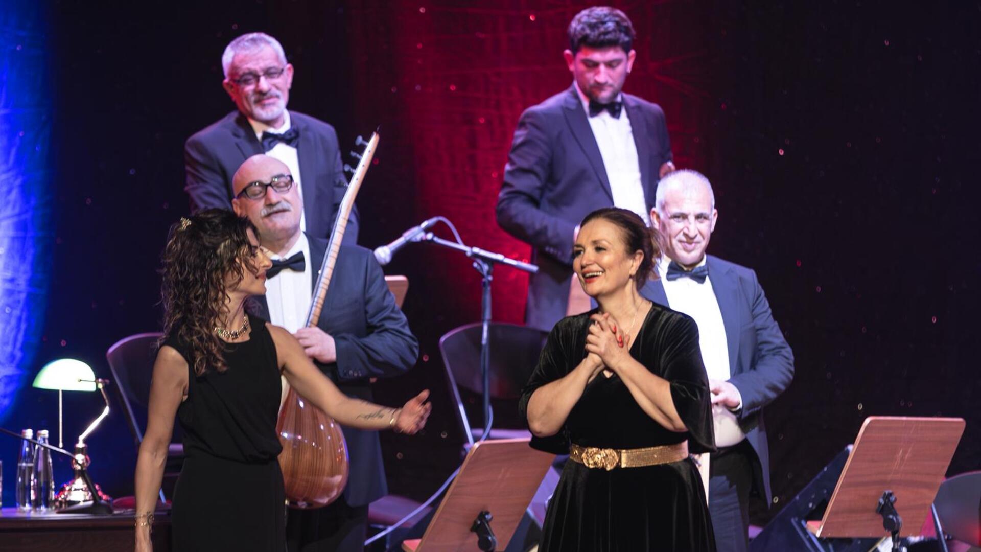 İş Sanat'ta Radyo Günleri Konseri: Canan Başkaya Türkülerle Anadolu'yu Gezdirdi
