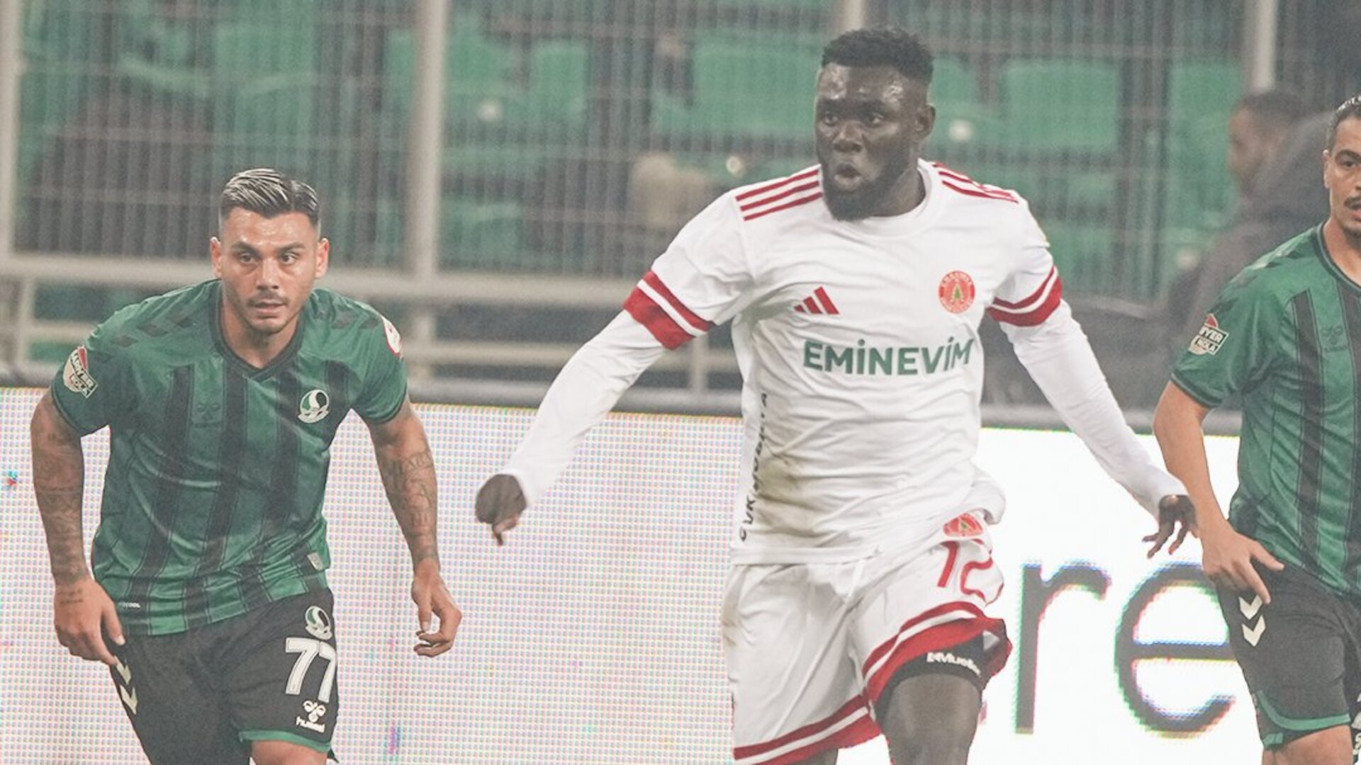 Sakaryaspor ile Ümraniyespor 1-1 Berabere Kaldı: Zwolinski Geç Dengeyi Sağladı
