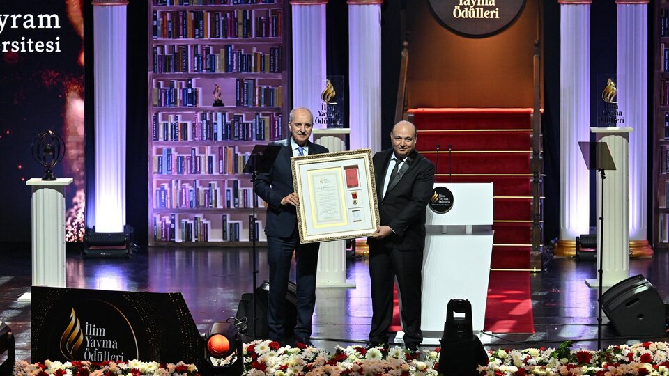 Ödül alan bilim insanlarına tebrik