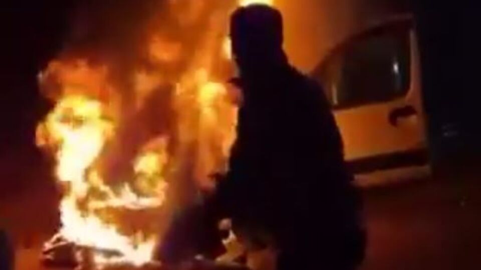 Araçtaki 5 kişiyi ceza infaz kurumu personeli kurtardı