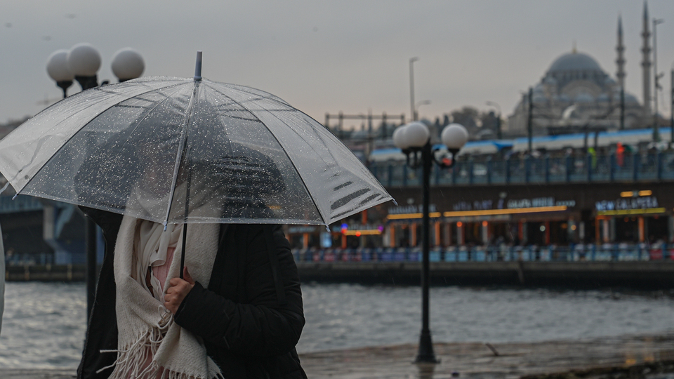 Beklenen yağmur! Peş peşe uyarılar!