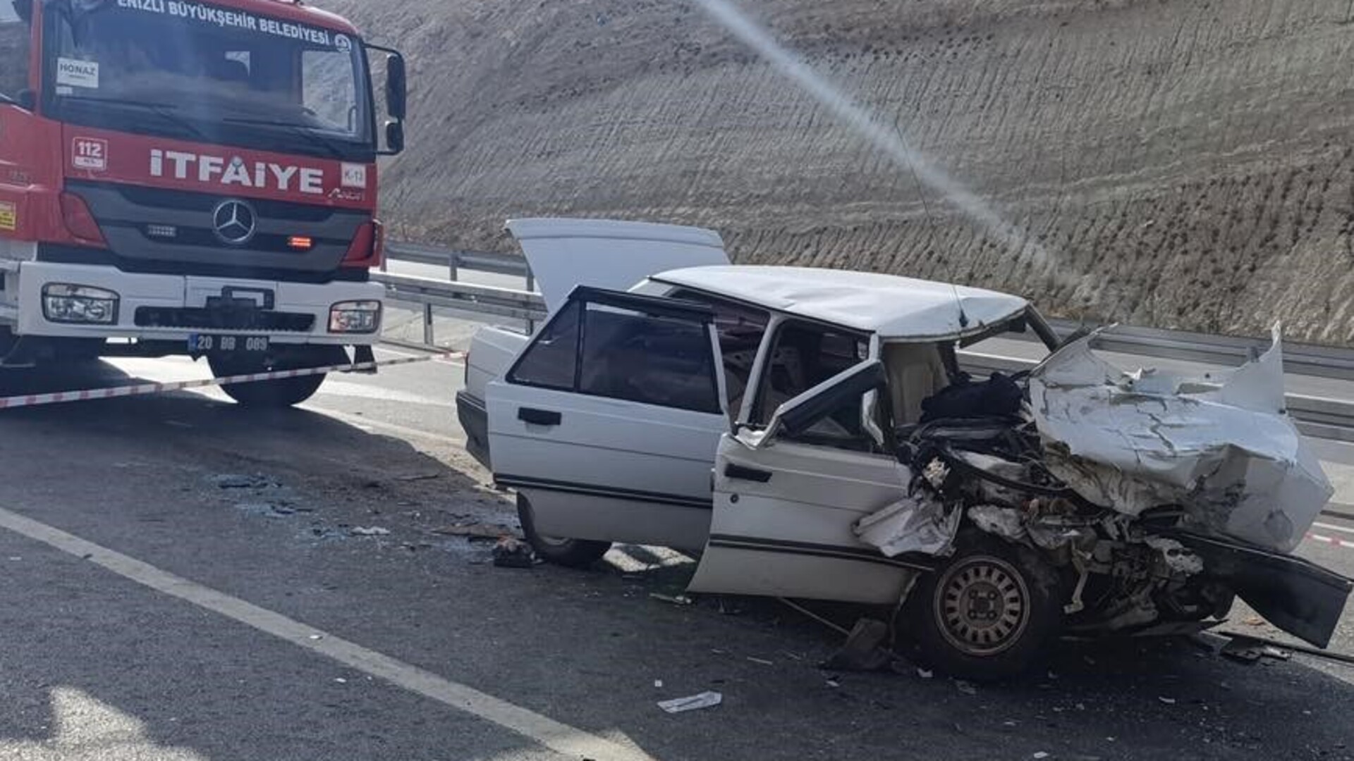 Denizli'de Feci Kaza: Araç Hurdaya Döndü, 1 Ölü