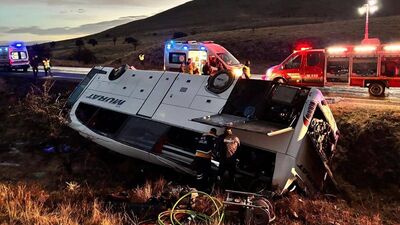 Otobüs devrildi, 2 kişi öldü!