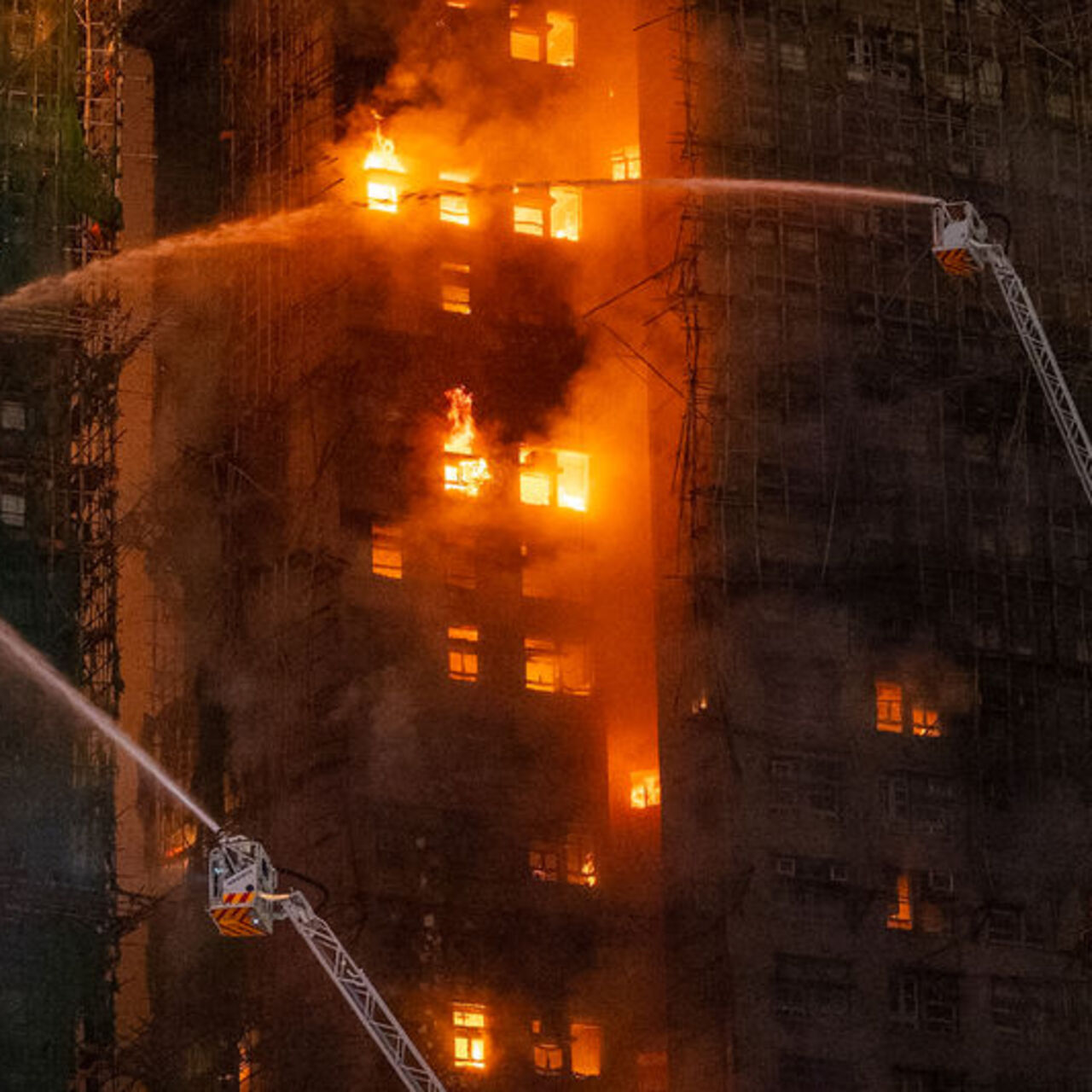 Hong Kong'daki yangında can kaybı artıyor!
