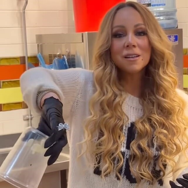 Plastik eldivenin üstüne pırlanta