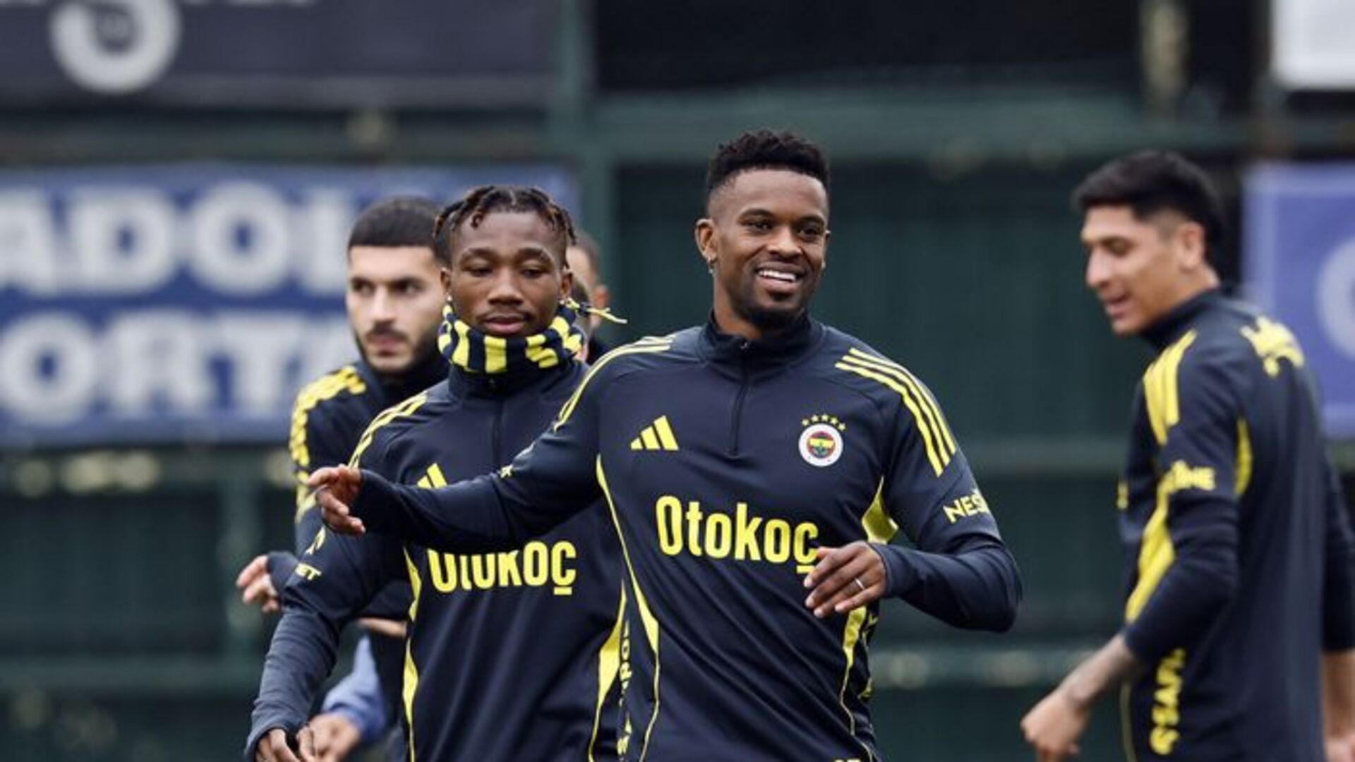 Fenerbahçe Derbi Hazırlıklarını Tamamladı: Galatasaray Karşılaşması Öncesi Son Antrenman