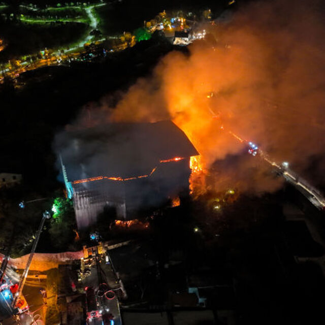 Üsküdar'da ahşap köşkte yangın