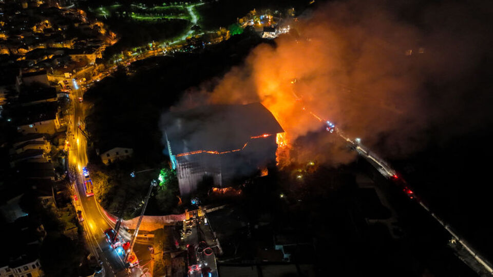 Üsküdar'da ahşap köşkte yangın