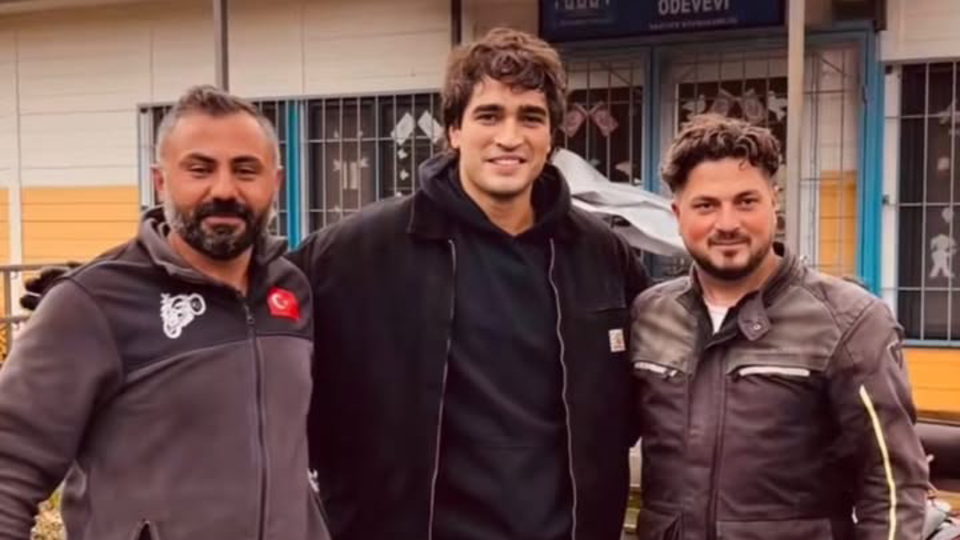 Ünlü oyuncu motosiklet ehliyeti aldı