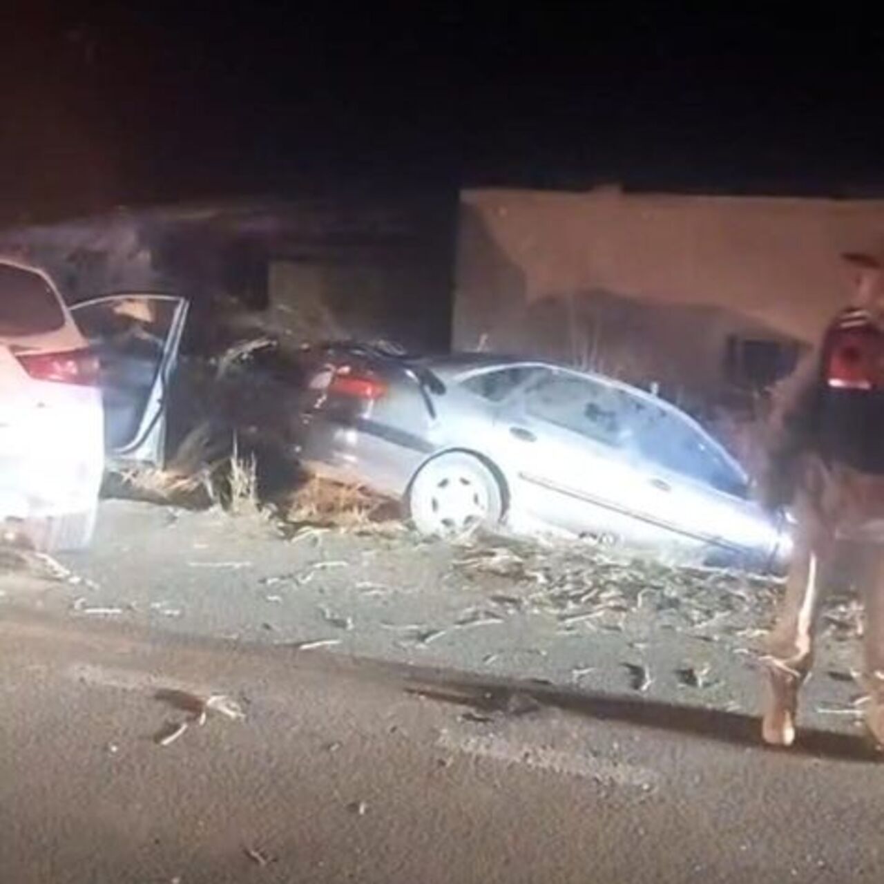 İki otomobil çarpıştı: 1 ölü 9 yaralı