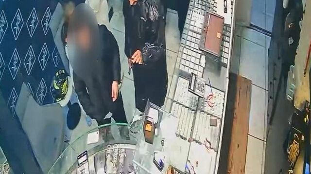 Kumar borcu için eşinin altınlarını çaldı!