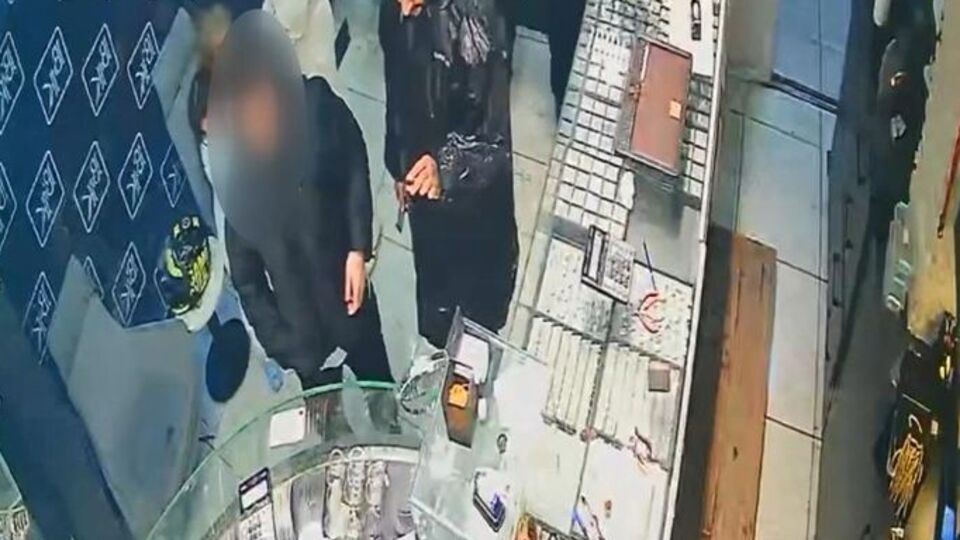 Kumar borcu için eşinin altınlarını çaldı!