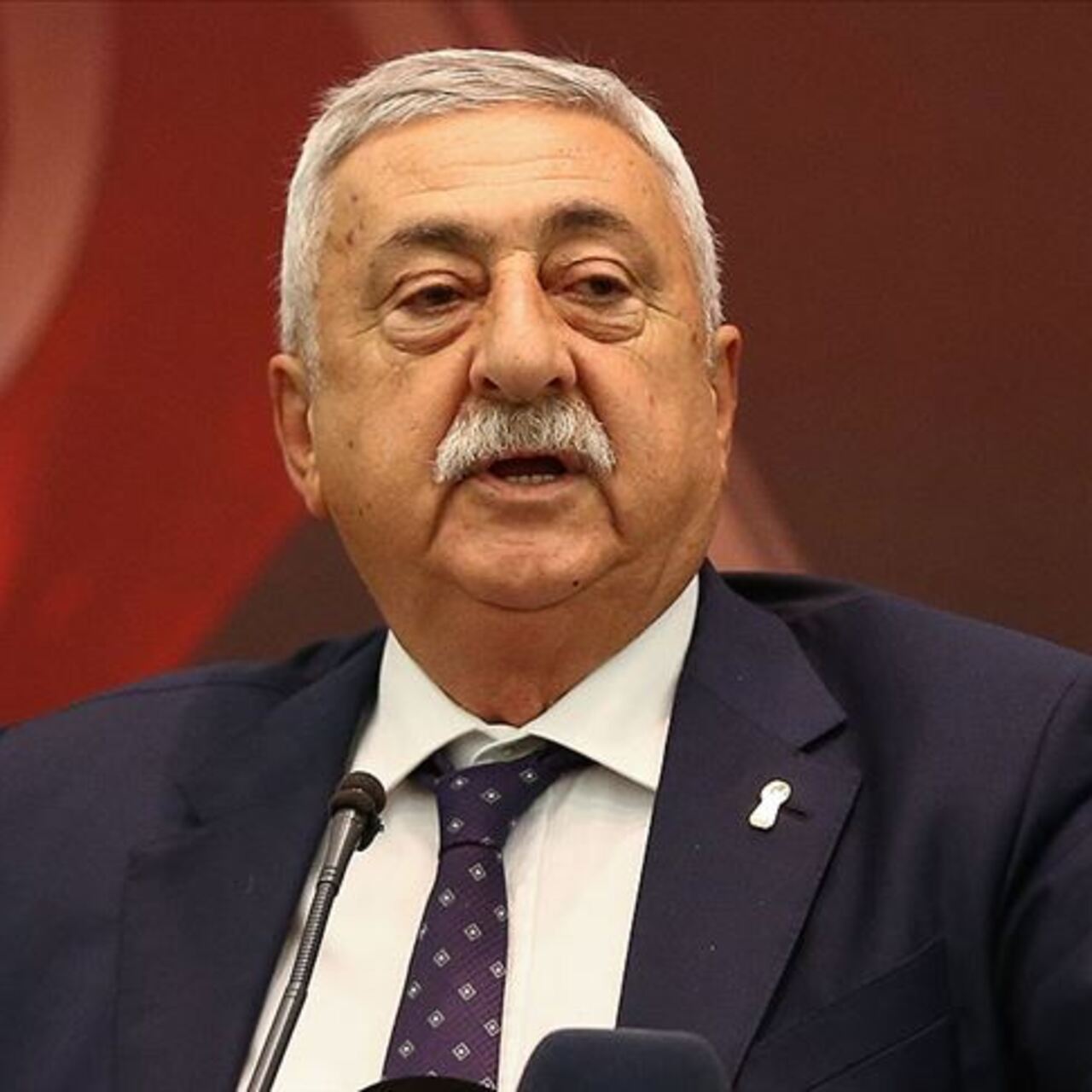 "Az kazanandan az, çok kazanandan çok vergi alınmalı"